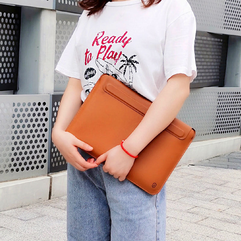 Suya Dayanıklı PU Deri Laptop ve Macbook Çantası – Darbe Emici, Ergonomik ve Şık Tasarım