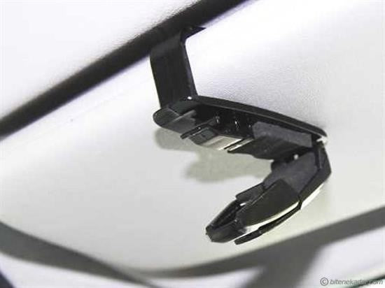 Araç İçi Mandallı Gözlük ve Kartvizit Tutucu Klips Aparat – Oto Güneşlik Klipsi