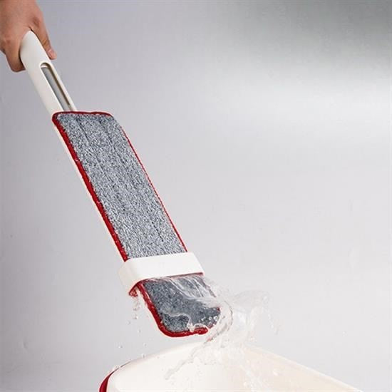 Spreyli ve Sıkmalı Mop 2’si 1 Arada Temizlik Seti görsel 1